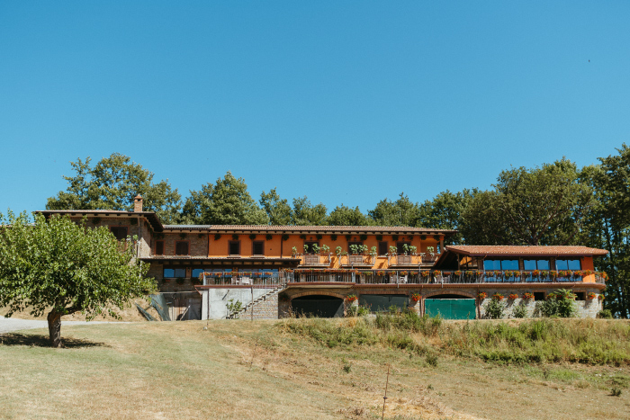 vista da lontano dell'agriturismo